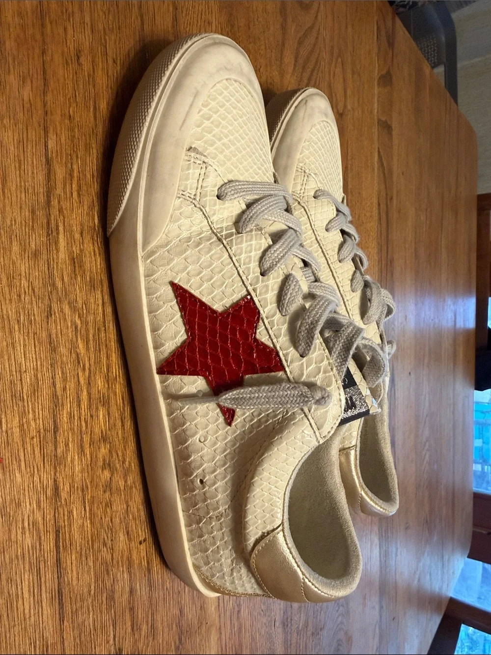 Mi.iM Cream Sneakers with Red Star Accent